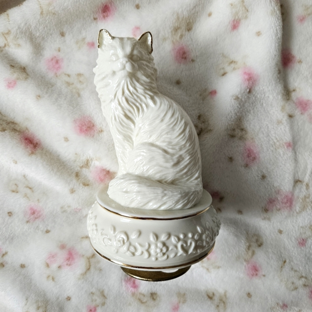 1995 Porcelain Kitty Decoration